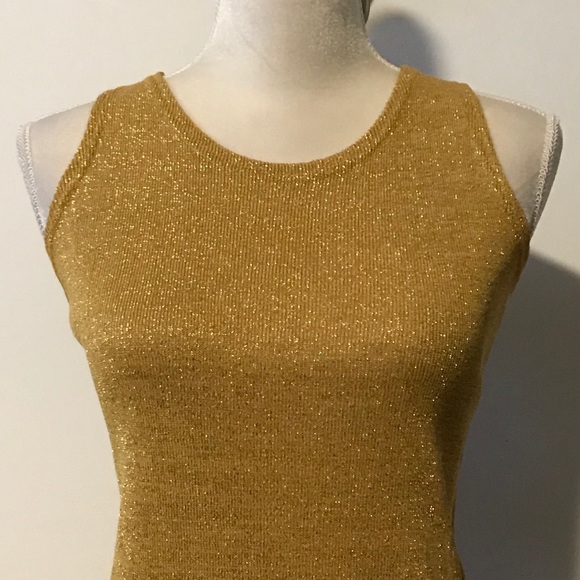 Gold Cache Sleeveless Top - Picture 2 of 11